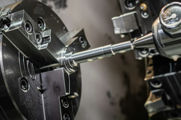 gereedschapmakerij-draaien-metaal-ponsgereedschappen-stempels-draaierij