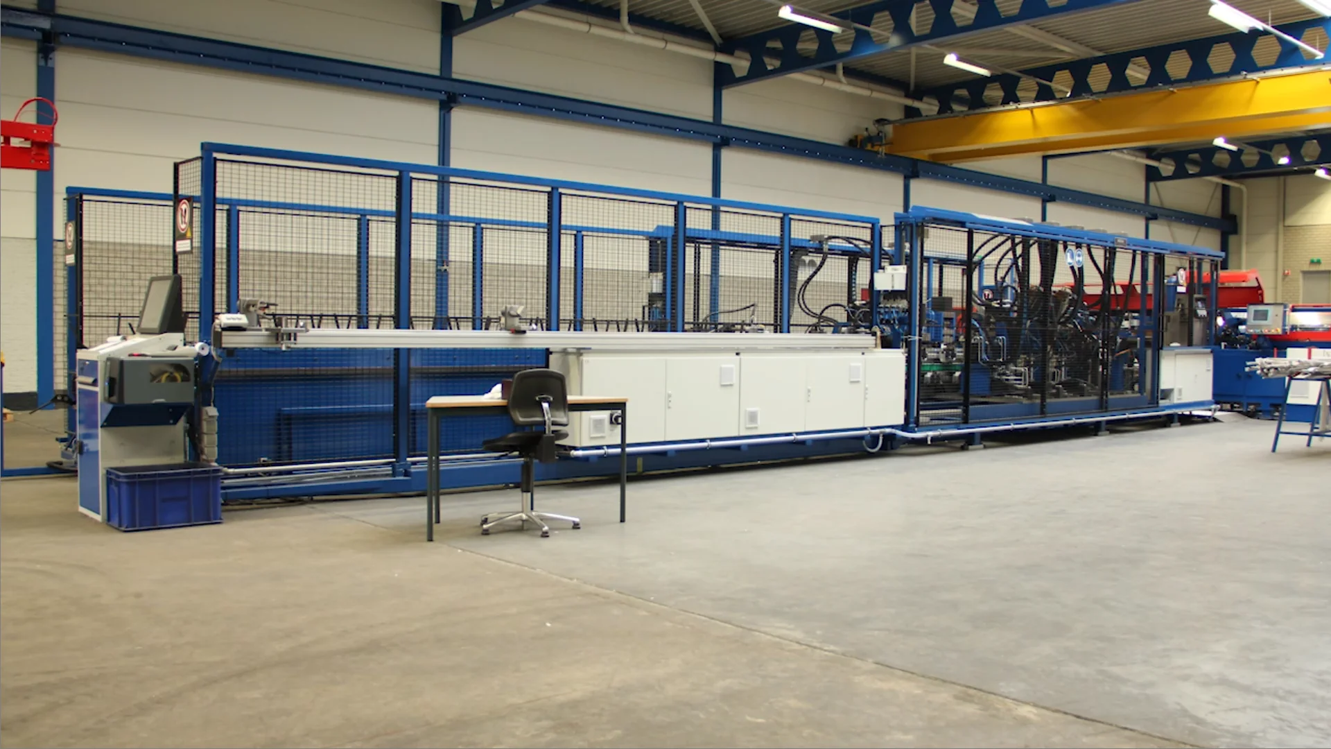 Ponslijn voor het buigen, ponsen van opdrukkers (kassenbouw)