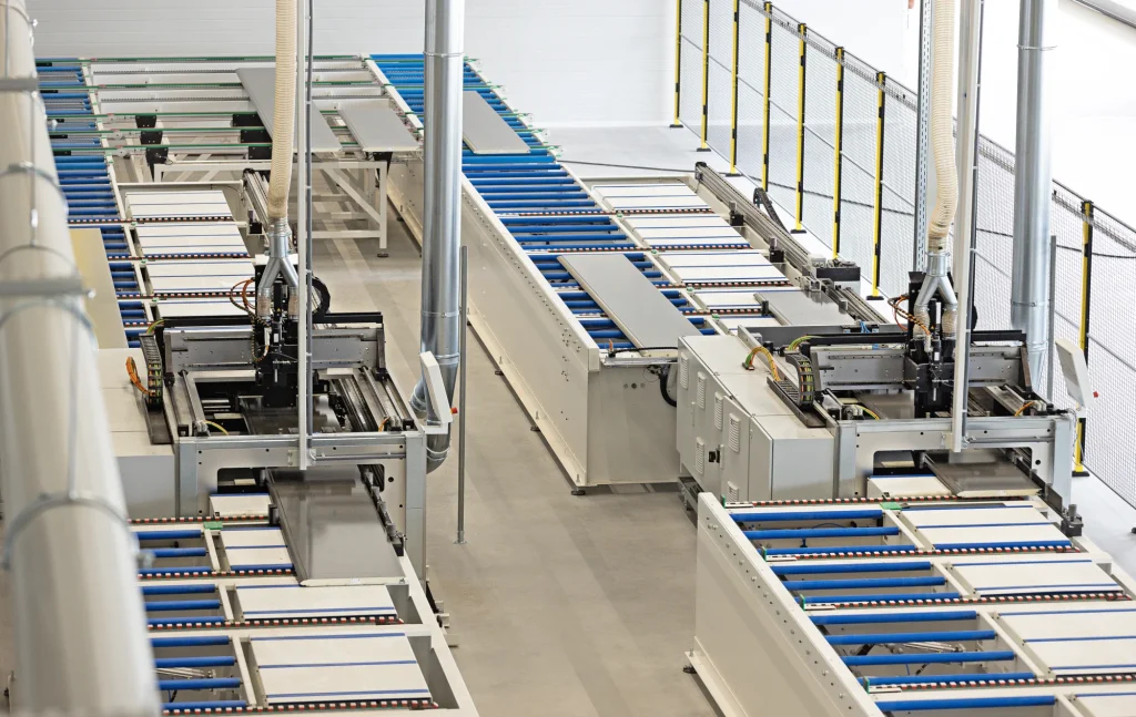 In lijn freesmachines voor het frezen van sandwichpanelen