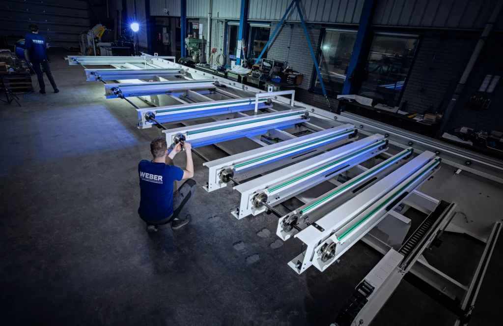 automatisch-invoerstation-voor-sandwich-panelen-aanslag-nuldrukkers